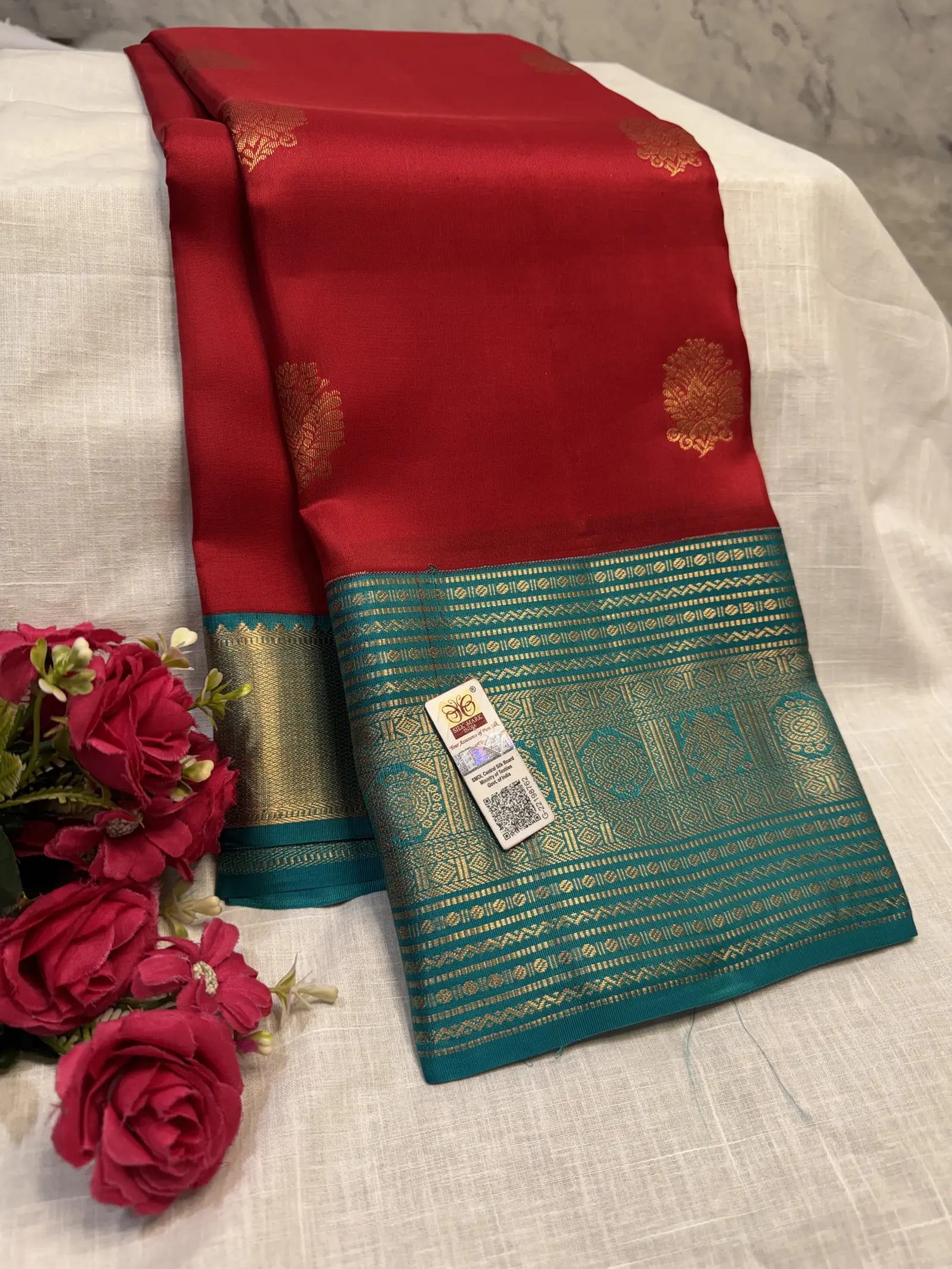 Elegant Red Kanchipuram Silk Saree with Ornate Teal Border