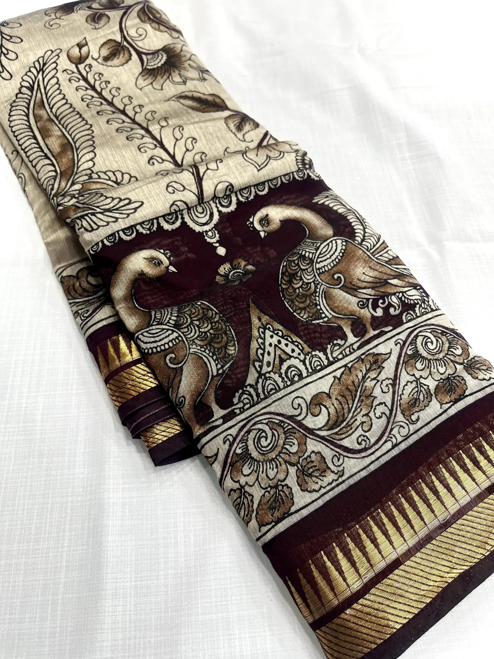 Cream Cotton Saree with Maroon Animal Motifs (E1097590)