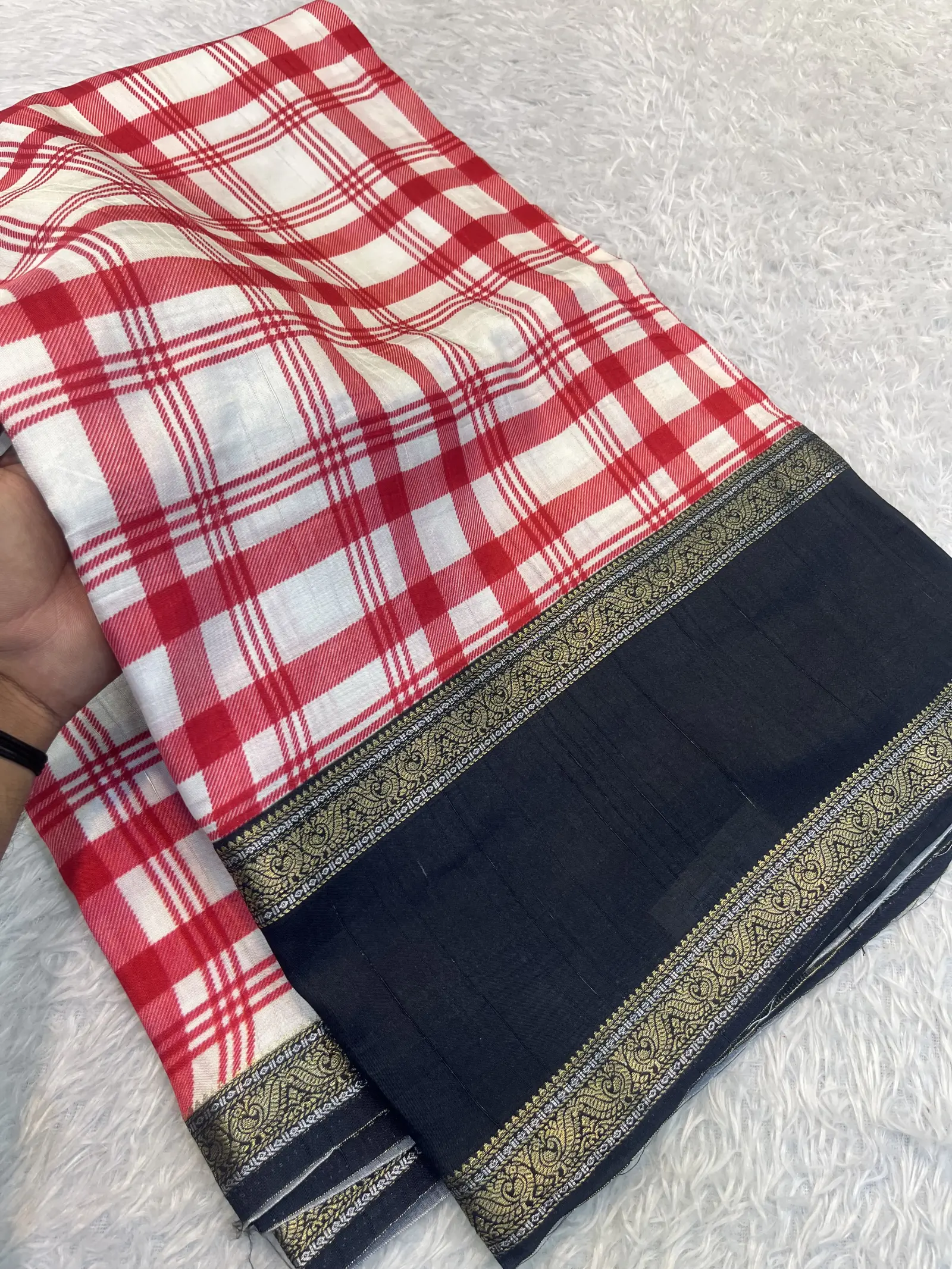 Red Checked Viscose Saree with Black Pallu - E1097286