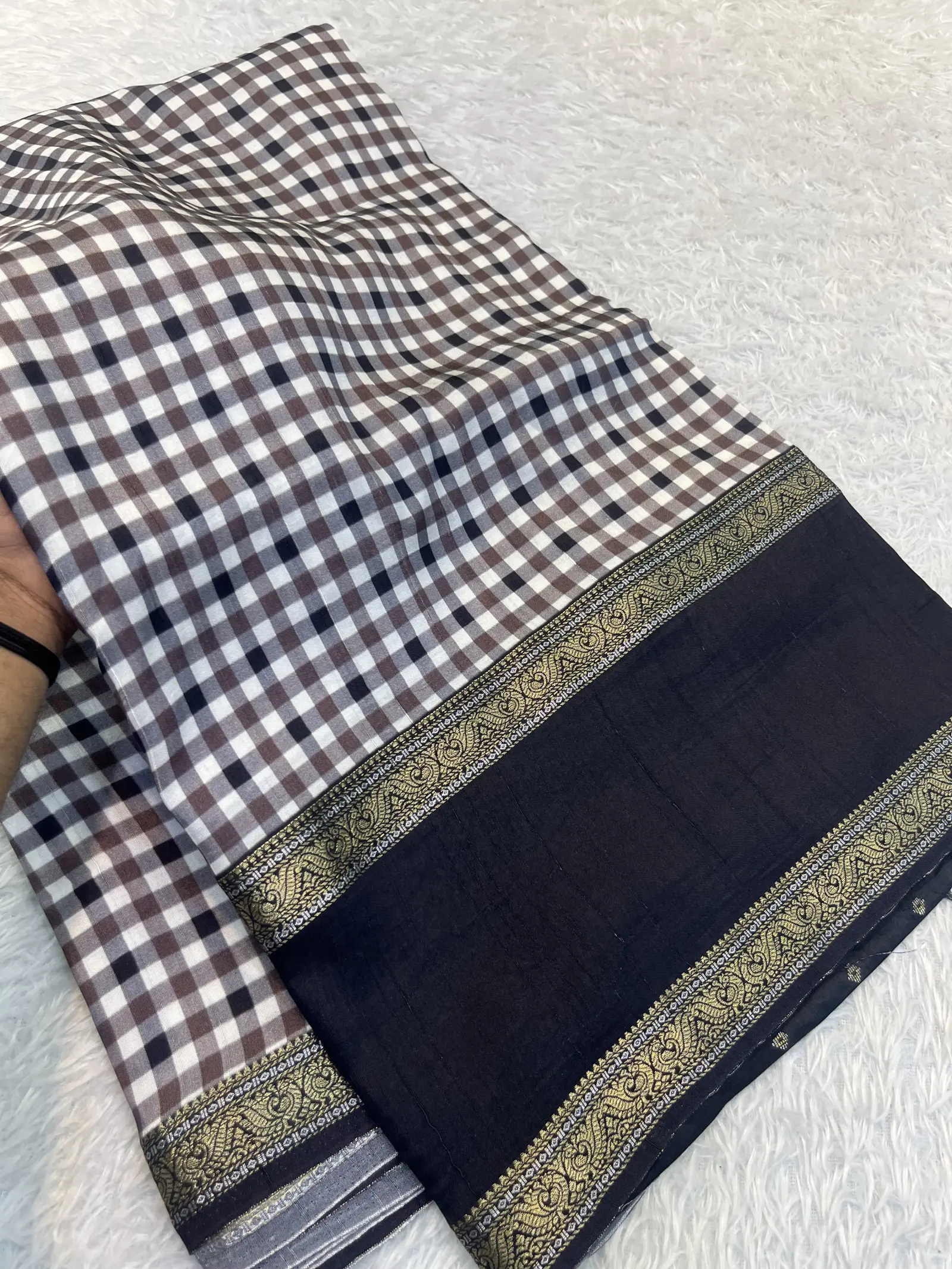 Brown and Ivory Checked Viscose Saree with Black Pallu - E1097300