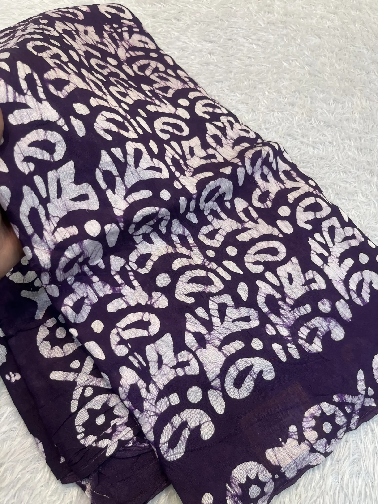 E1094130 – Plum Cotton Mul Saree with Ivory Floral Print