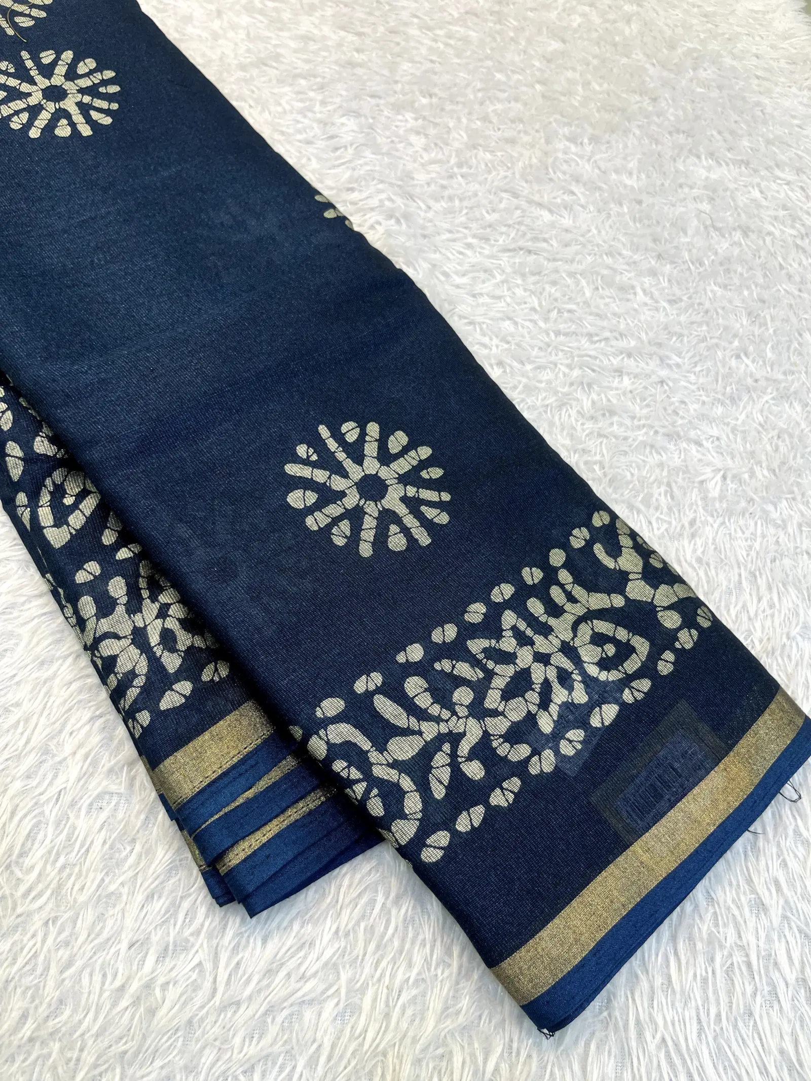 Cotton Saree with Cream Floral Motifs and Gold Border | E1096186