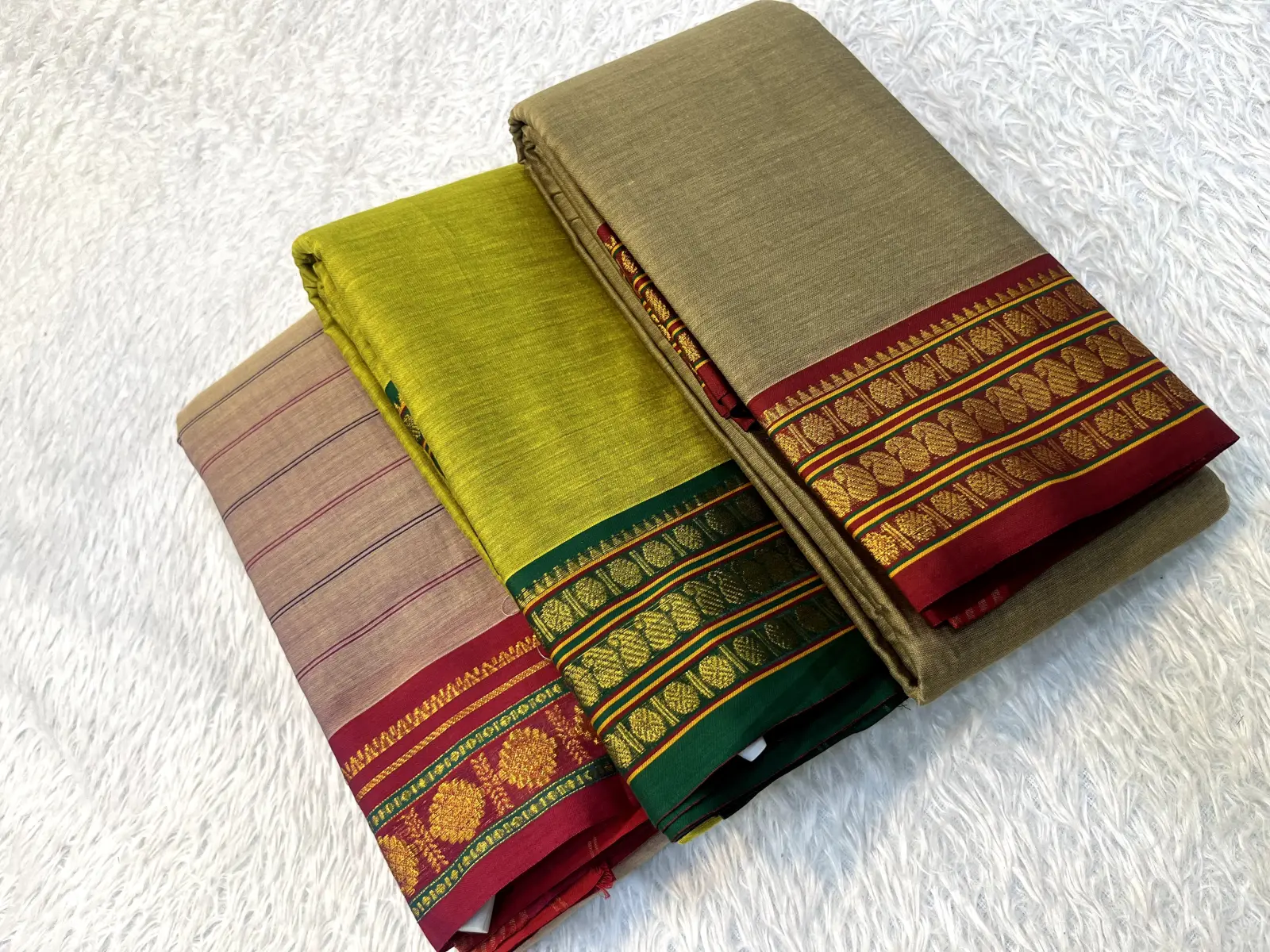 Cotton Saree with Gold-Toned Motif Border | E1096866