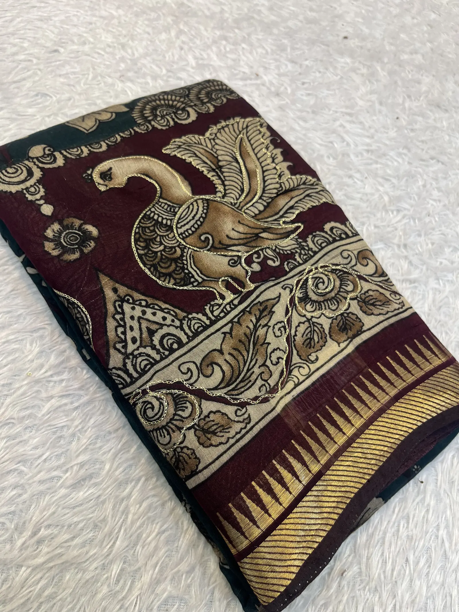 E1097600 – Maroon Mul Cotton Saree with Peacock Print