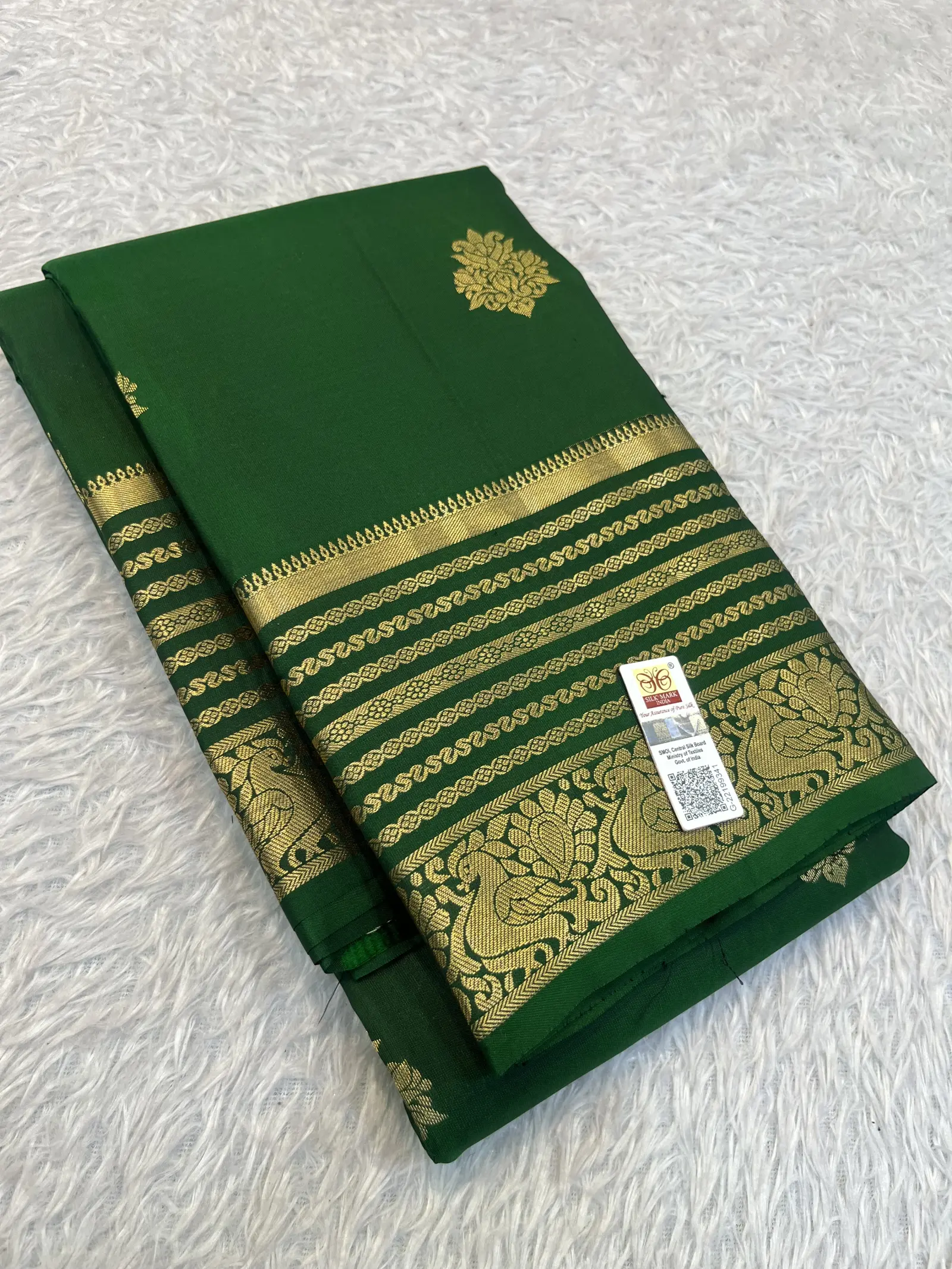 E0974733 – Bottle Green Kanchipuram Silk Saree with Gold Border