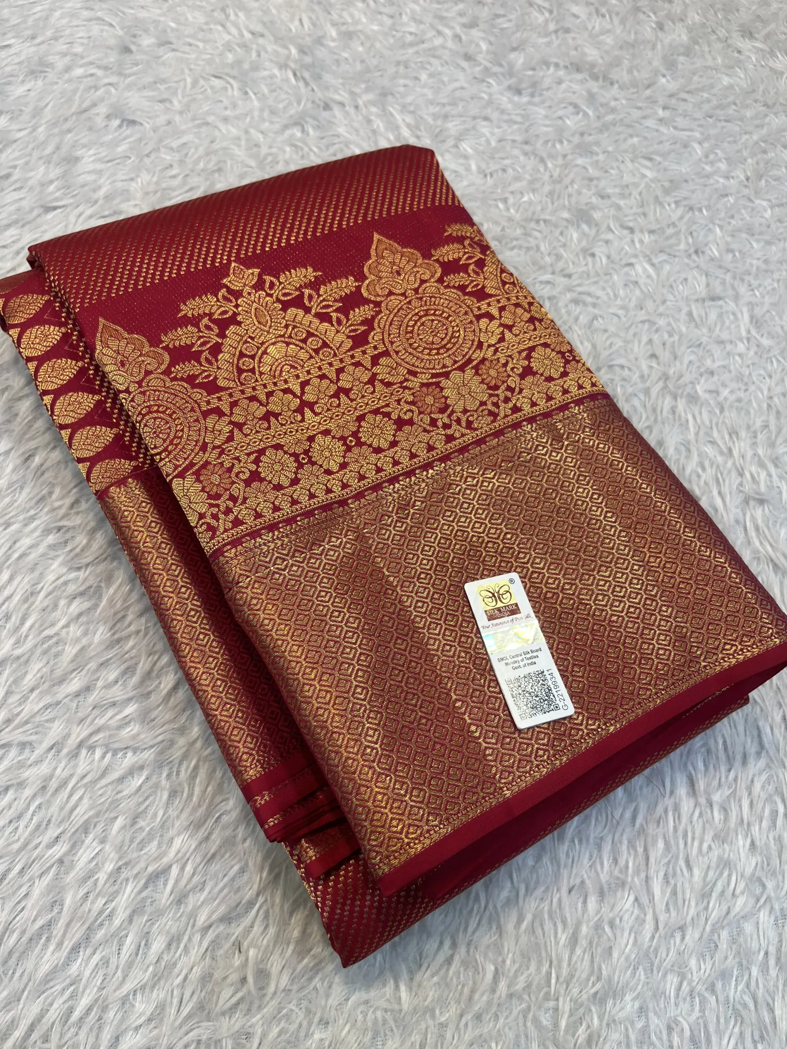 E0978904 – Deep Red Kanchipuram Silk Saree with Gold Floral Border
